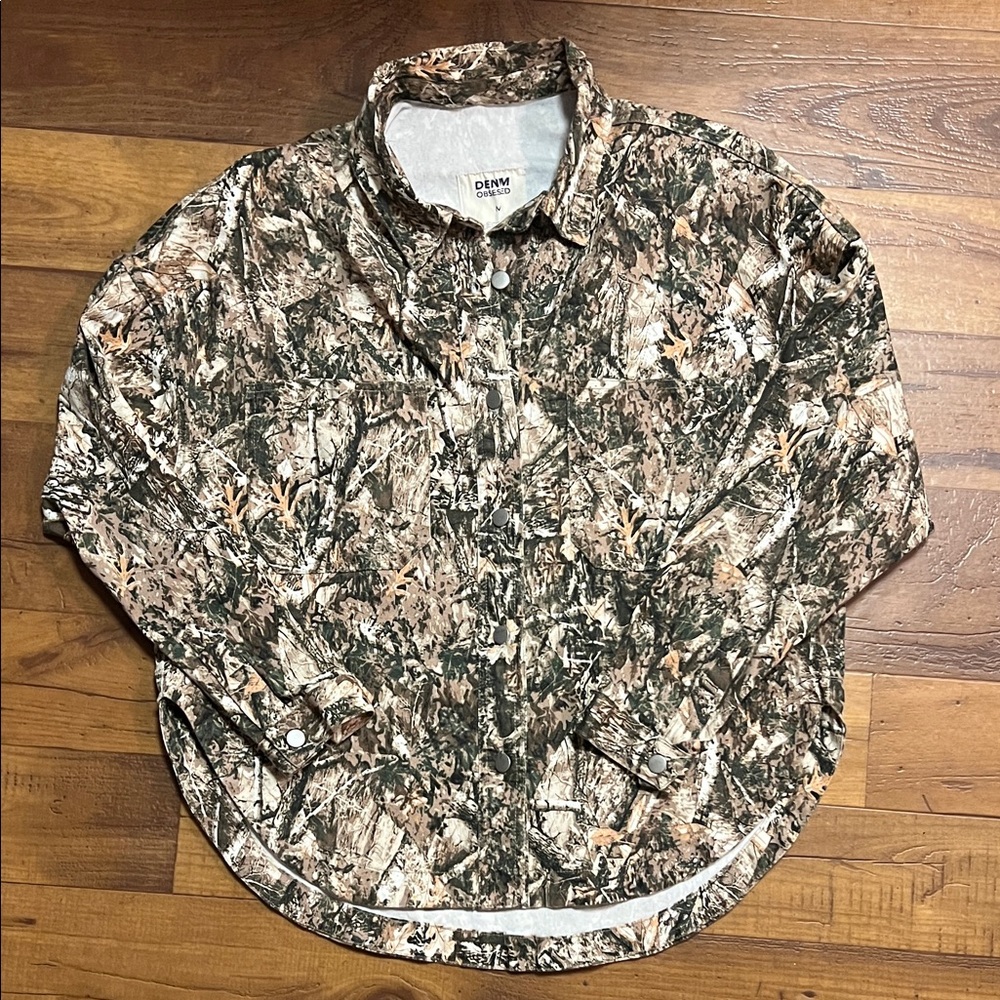 Camo silver button down over shirt women size medium fits a small oversized